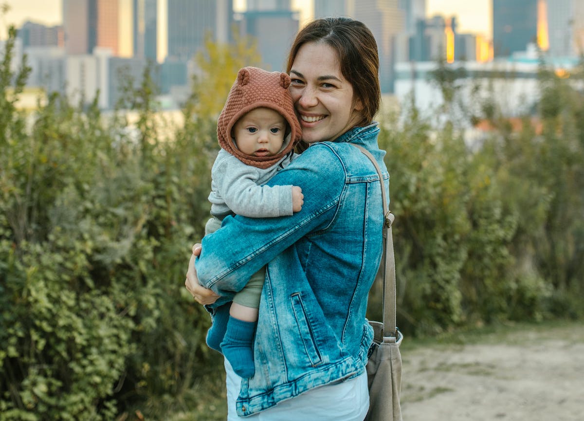 mere avec son enfant