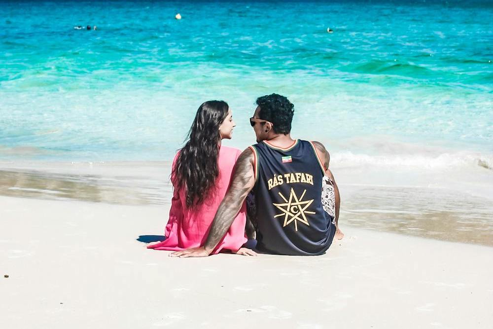 couple amoureux sur une plage